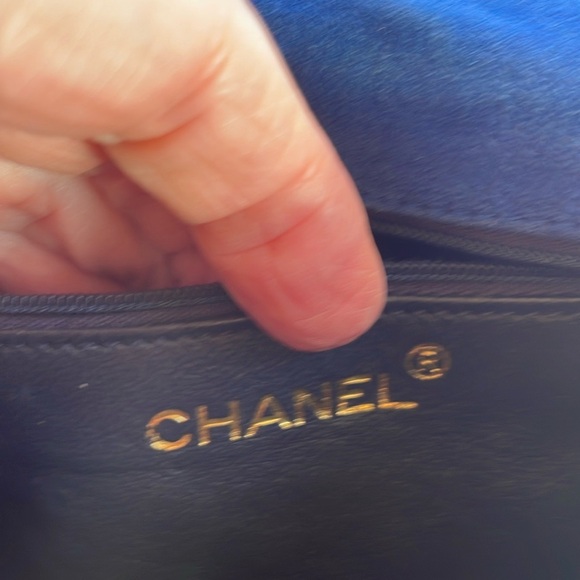 Stunning Blue Suede with Leather Trim Gold Chain is to die for - Picture 15 of 16